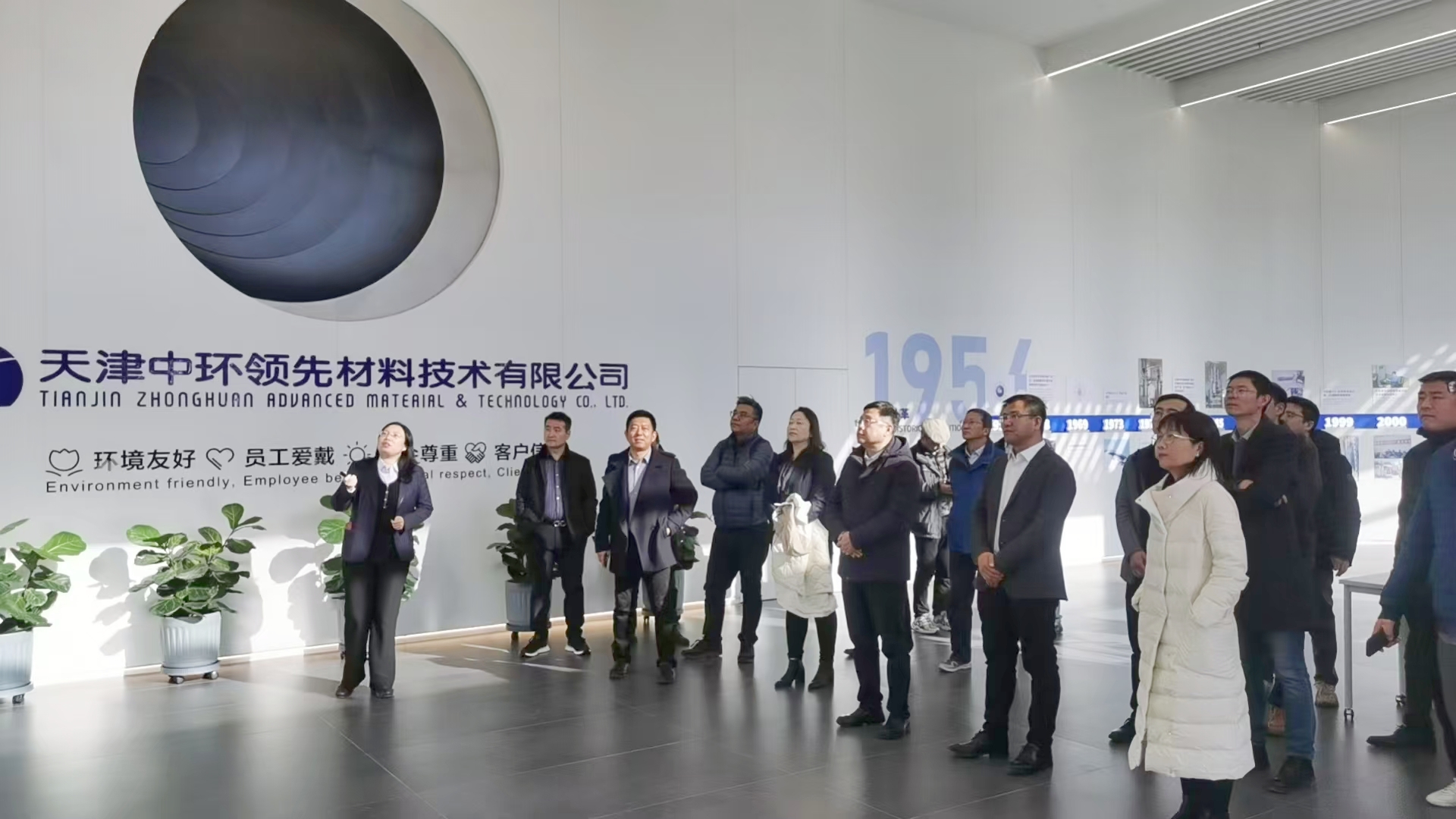 高新區(qū)高端裝備局聯(lián)合天津市機(jī)器人產(chǎn)業(yè)協(xié)會組織工業(yè)游活動